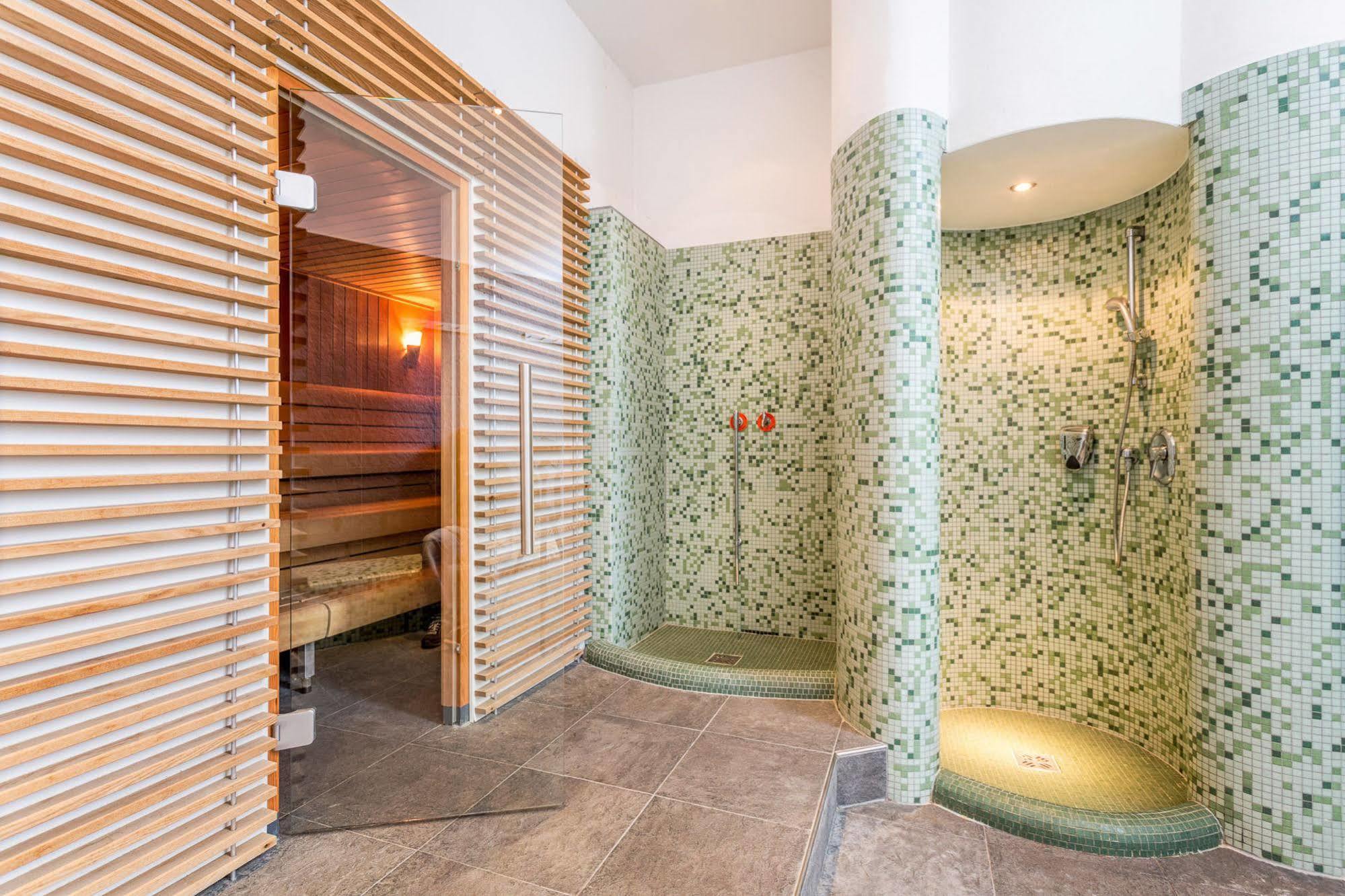 Hotel Badhaus Zell am See Bagian luar foto