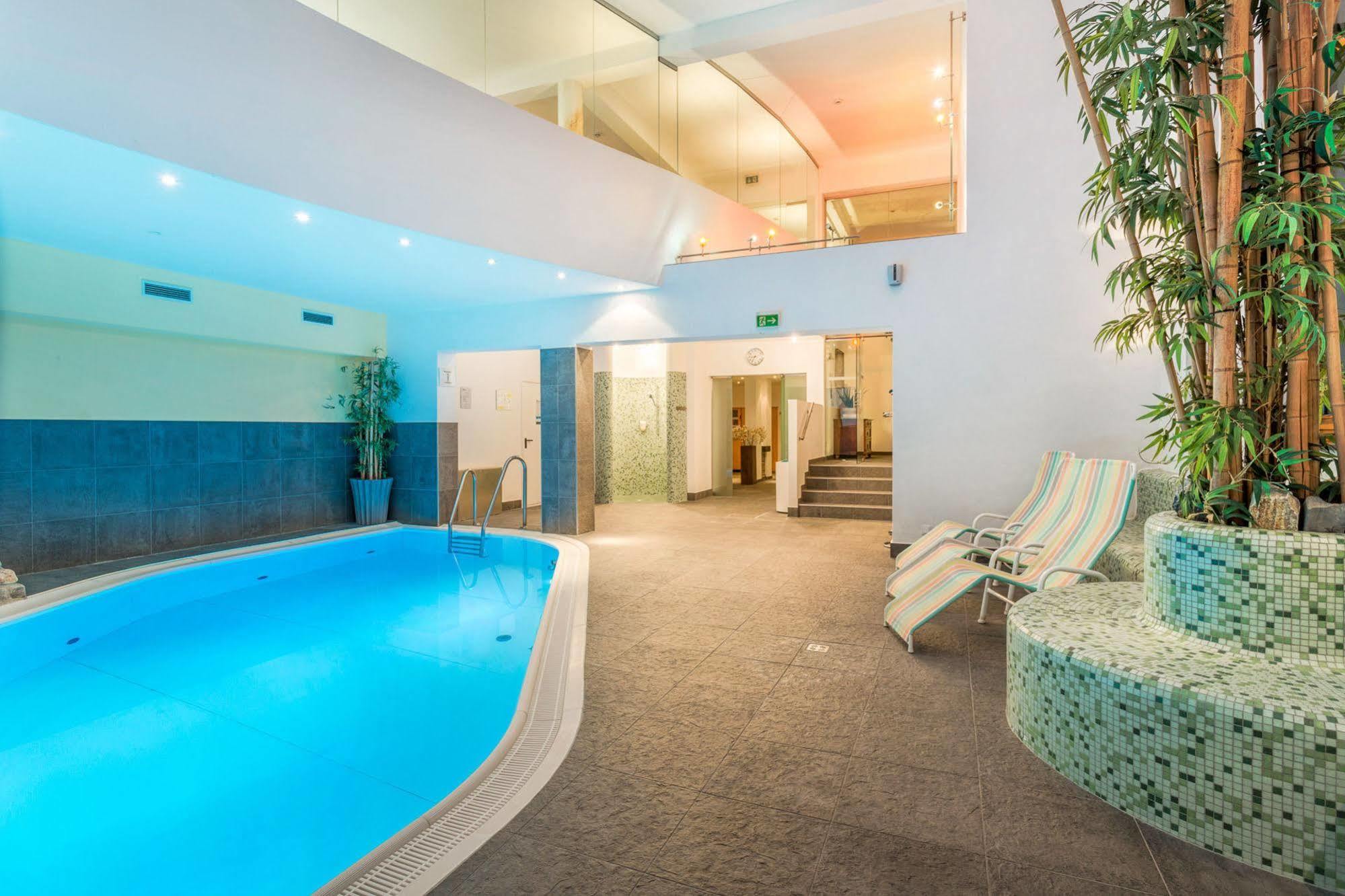 Hotel Badhaus Zell am See Bagian luar foto